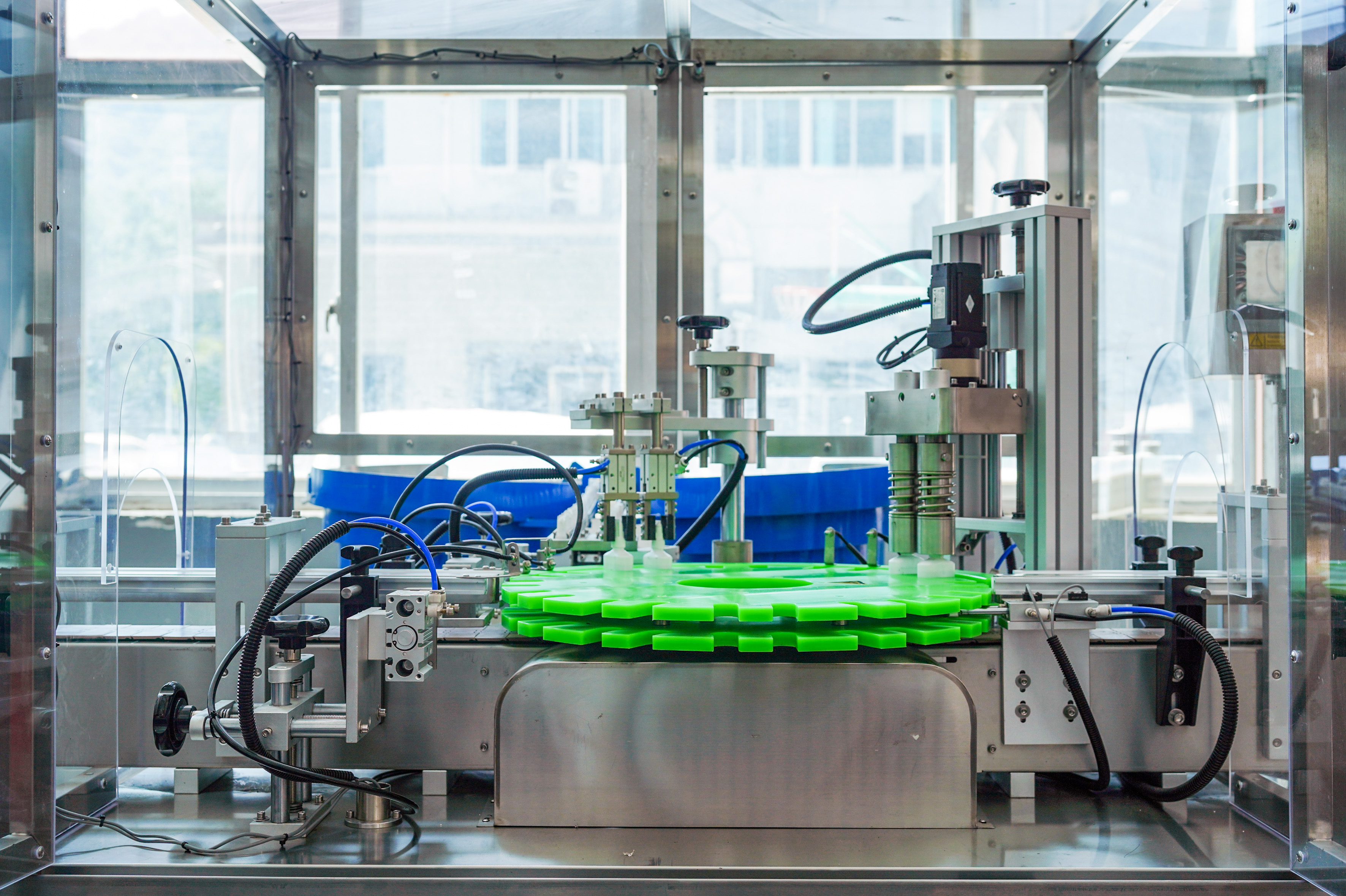 Capping equipment photographed in a partner workshop